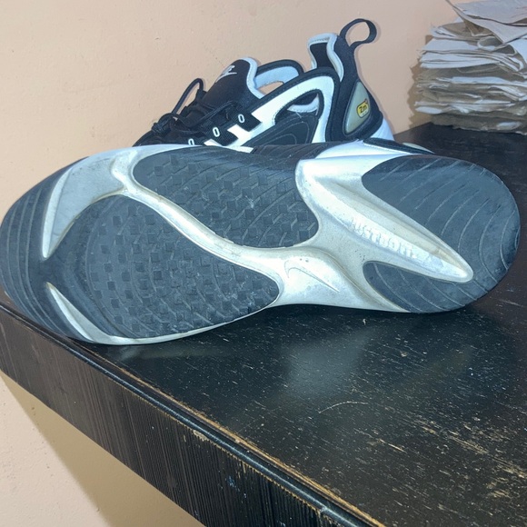 Nike Zoom Men's Black and White Sneakers - Picture 2 of 13